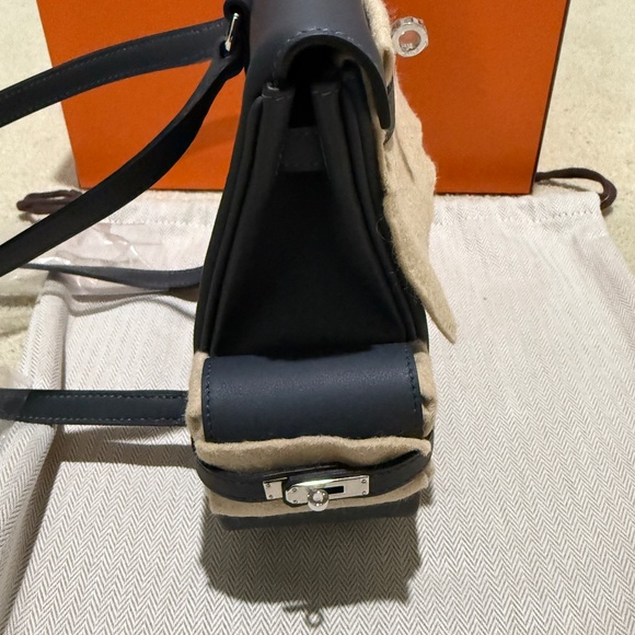 2025 Brand New Hermes Mini Kelly Jump Backpack - Gris Misty - PHW - K Stamp - Picture 5 of 13